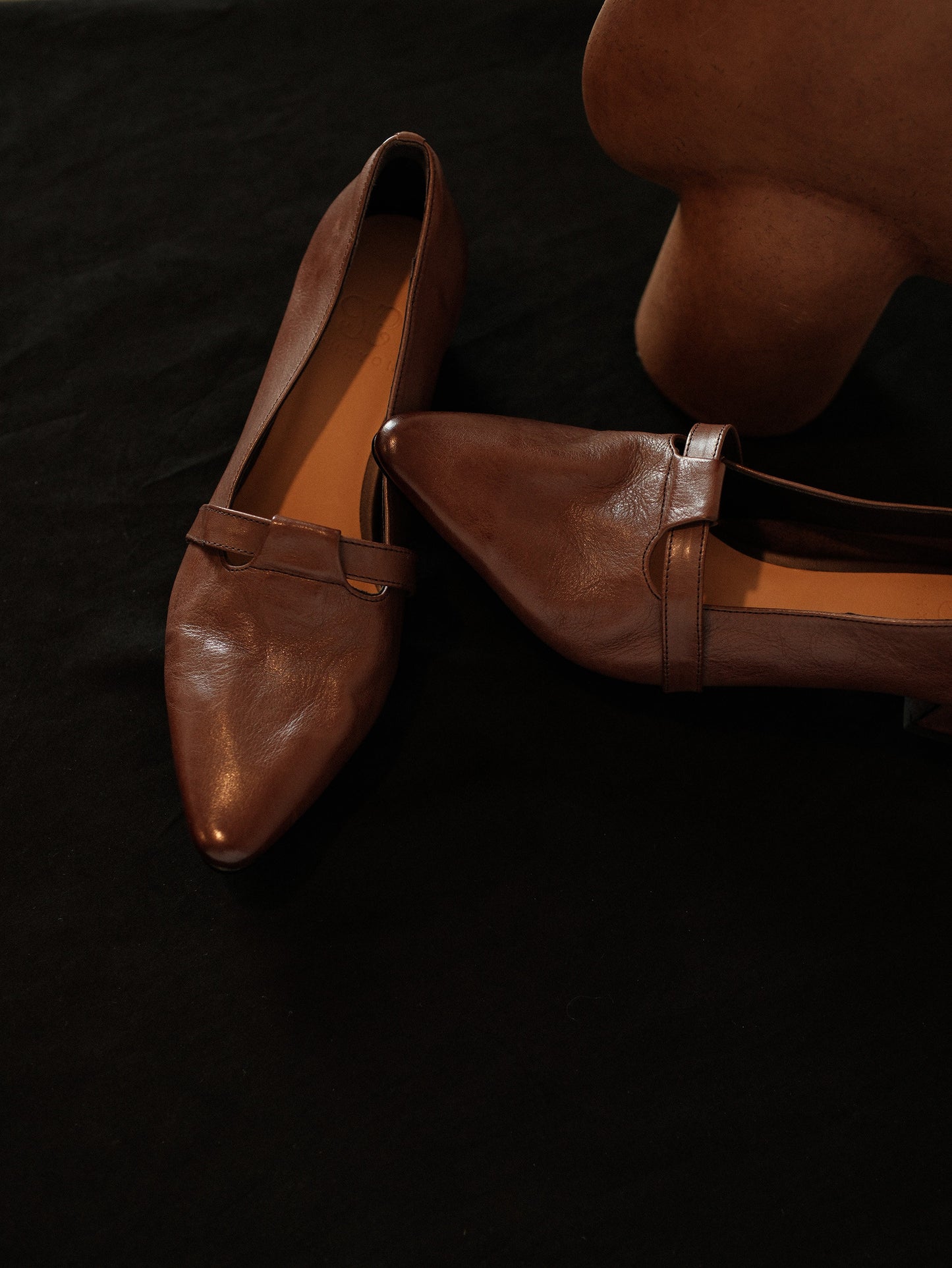 Retro Mid-Heel French-Style Pumps - Black