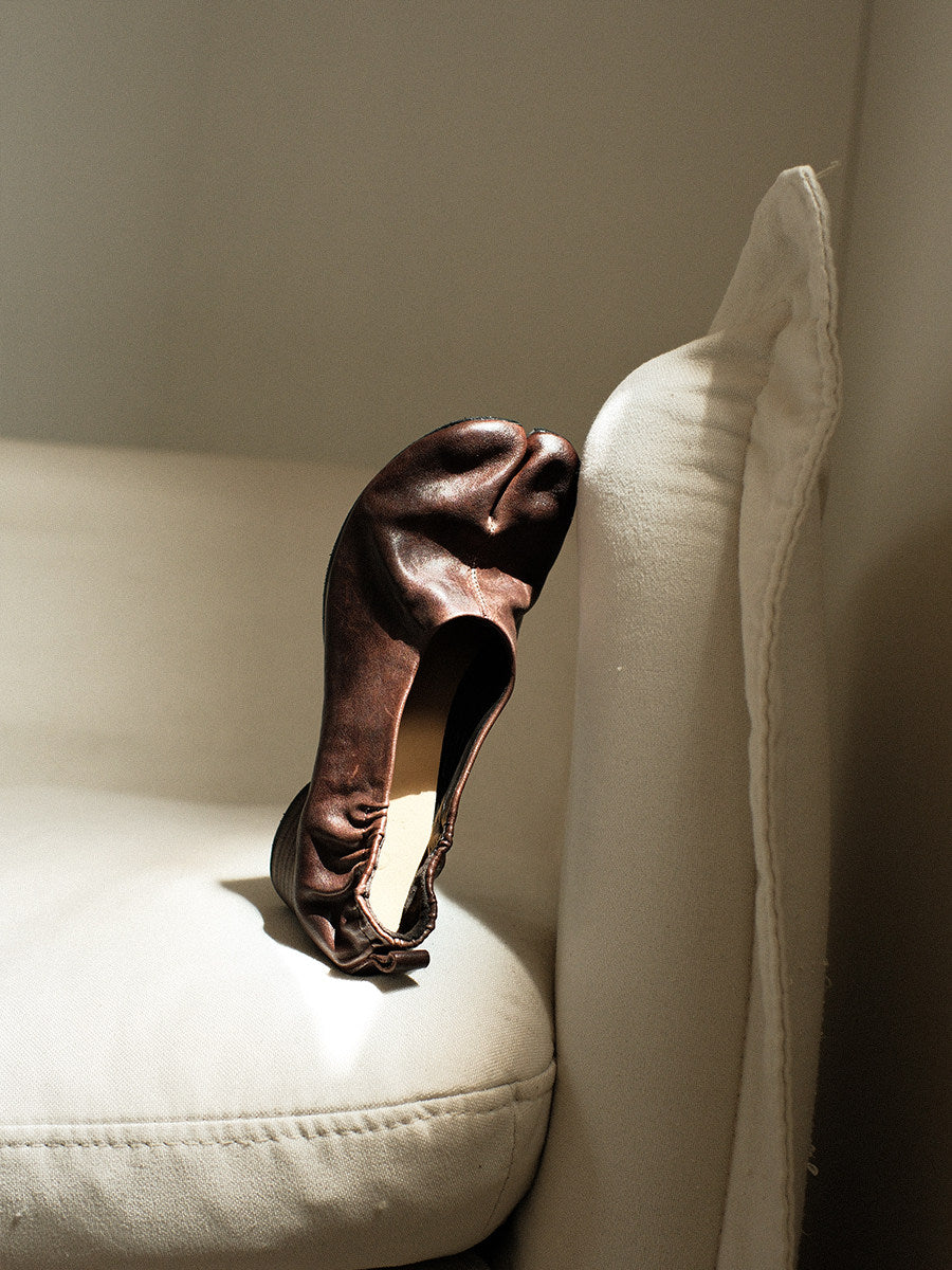 Vintage High-Heeled Toe-Separated Pumps - Black