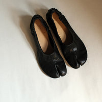 Vintage High-Heeled Toe-Separated Pumps - Black