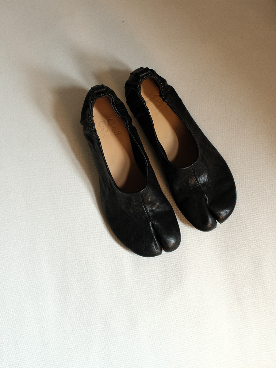 Vintage High-Heeled Toe-Separated Pumps - Black